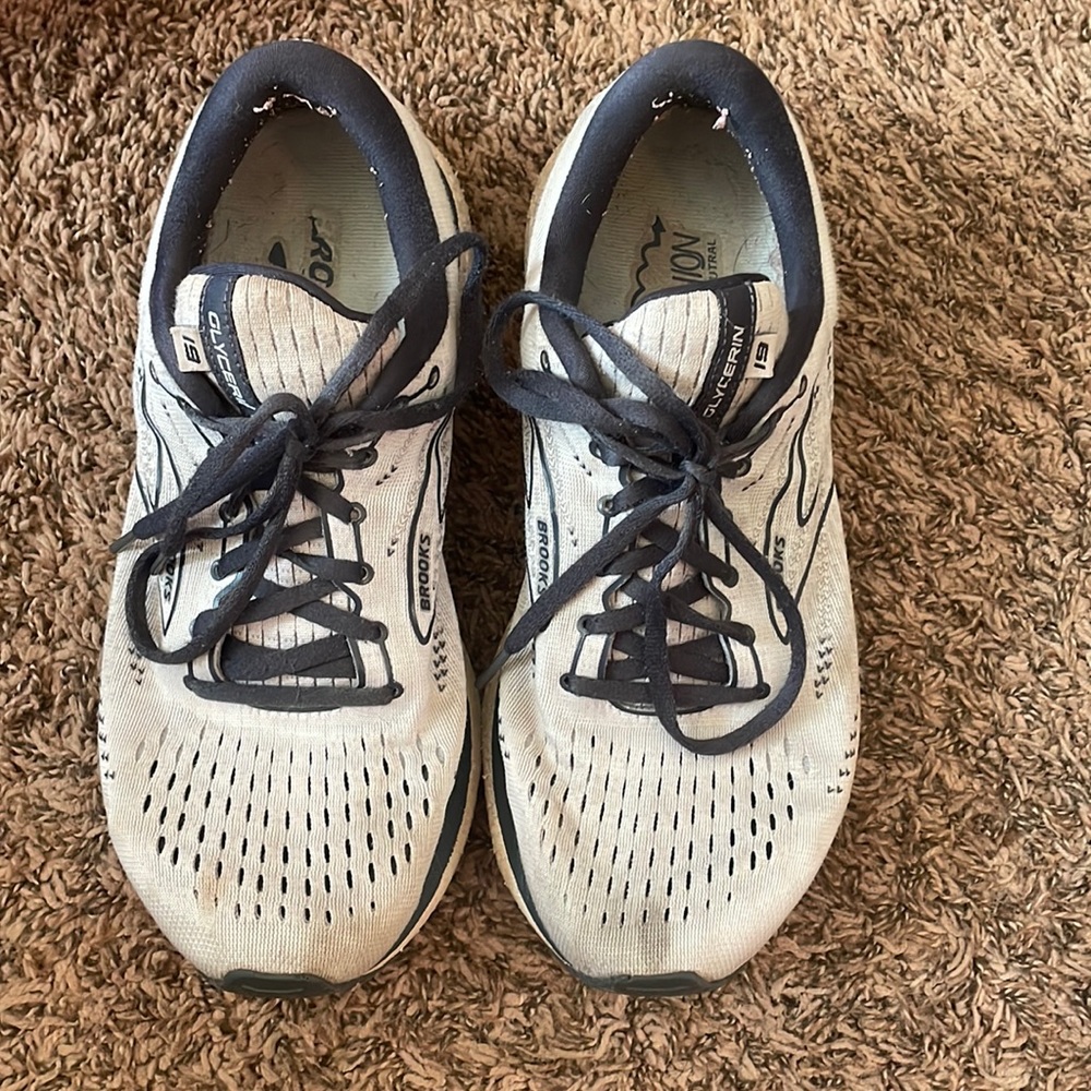 Brooks Glycerin 19 running shoes.